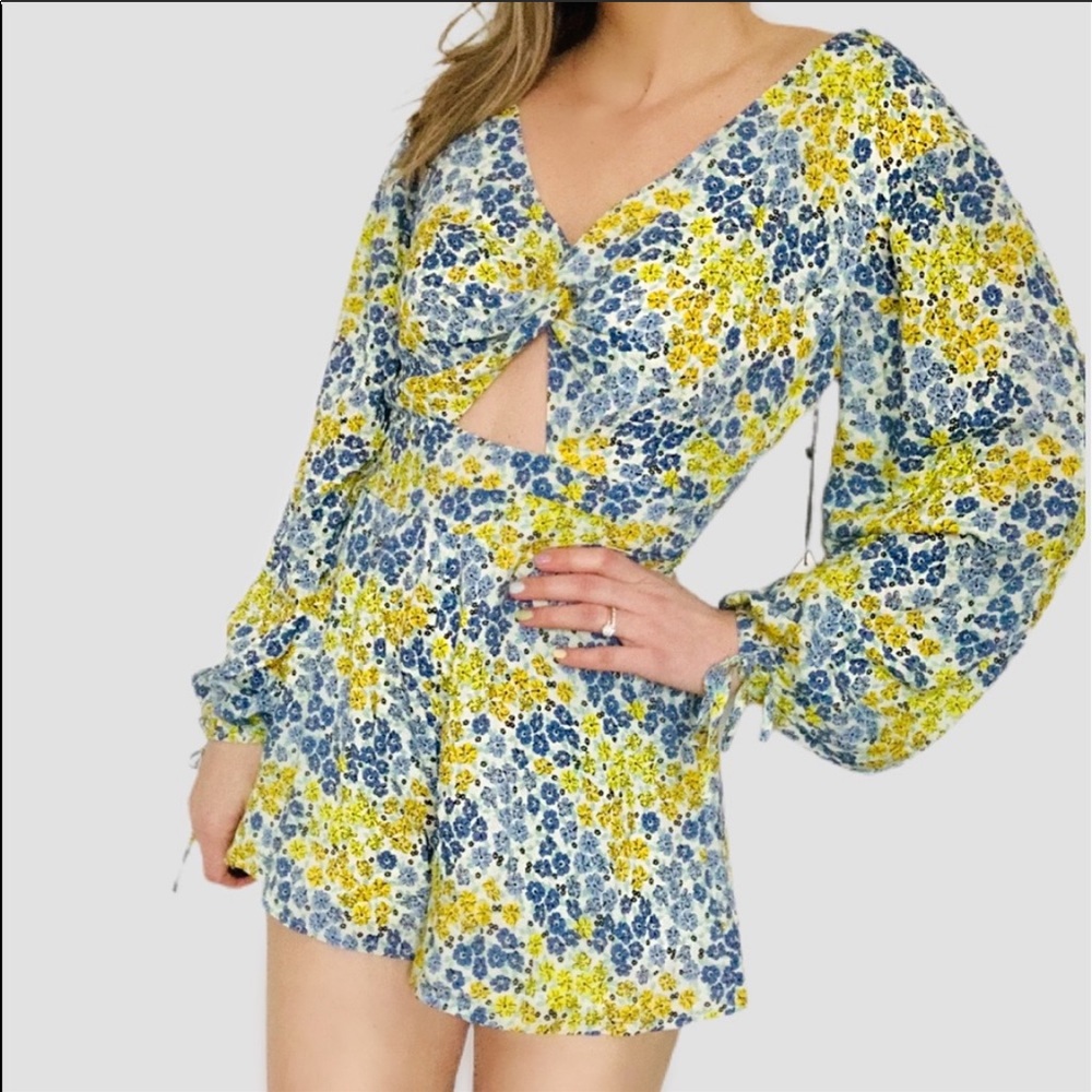 Lost + Wander Floral Printed Long Puff Tie Sleeve Cutout Romper Sz S